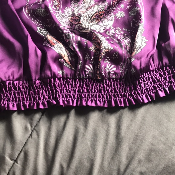 APT. 9 small plum combo shirt with elastic stretch band on bottom and sleeves. - Picture 7 of 10